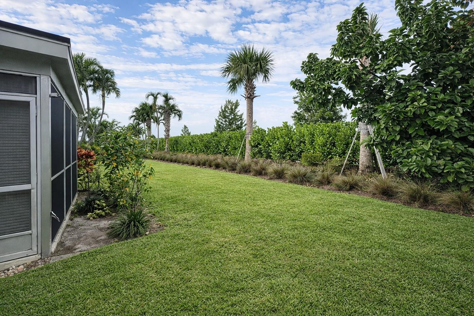 LUCERNE LAKES HOMES VILLA - Residential