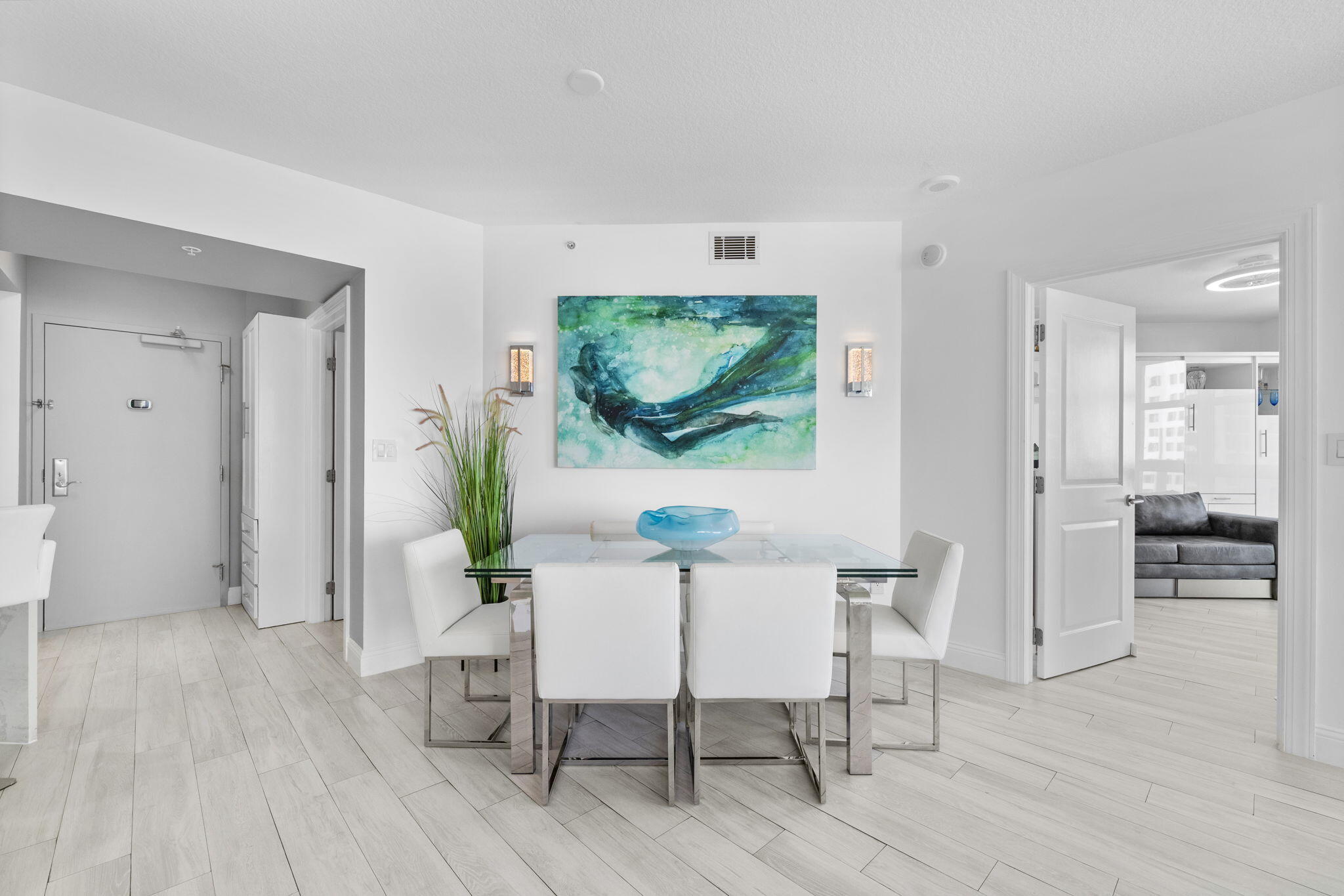 347 N New River Drive E 1403, Fort Lauderdale, FL, 33301/$939,900 3 347 N New River Drive E 1403