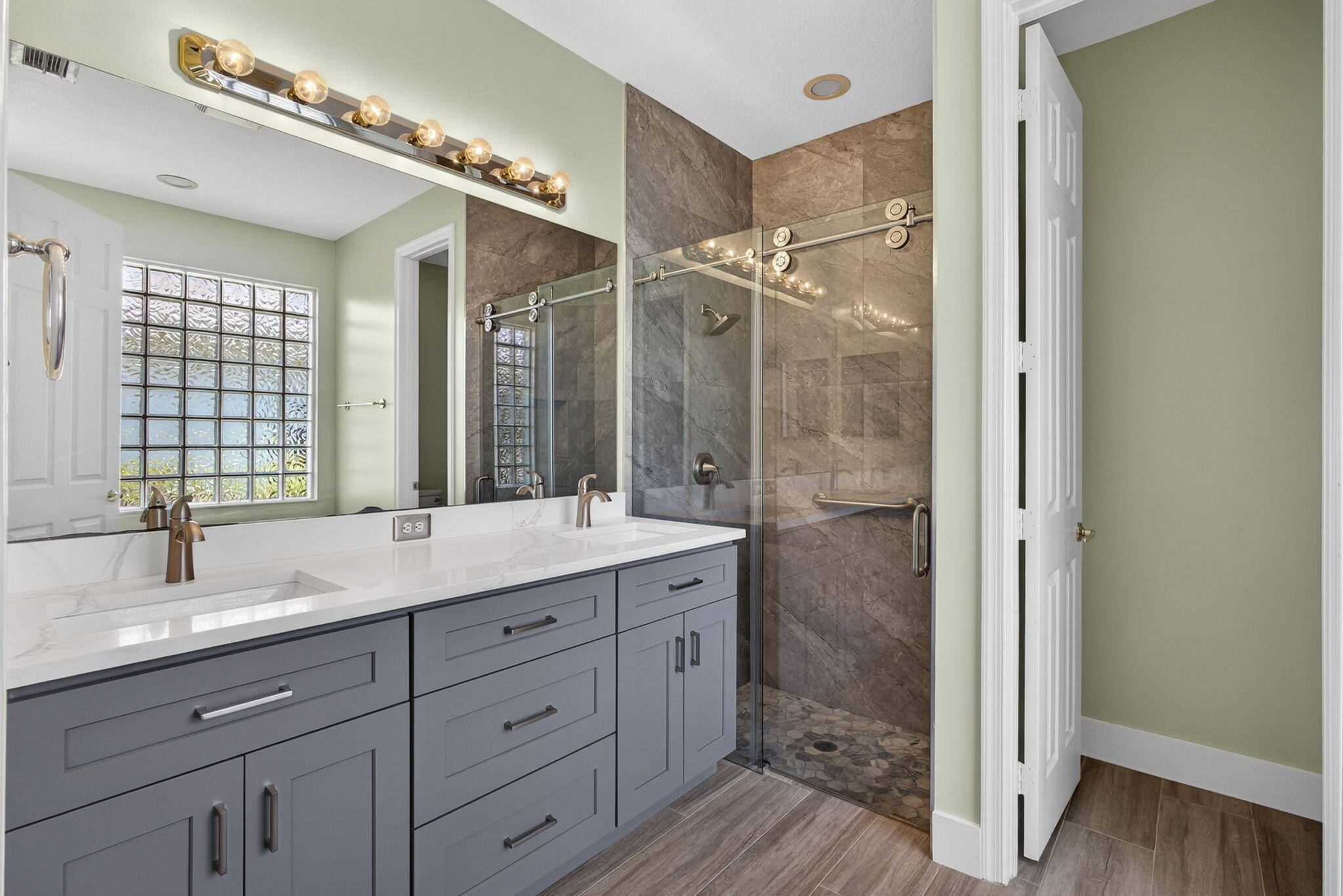 BAYWINDS/PELICAN - Residential