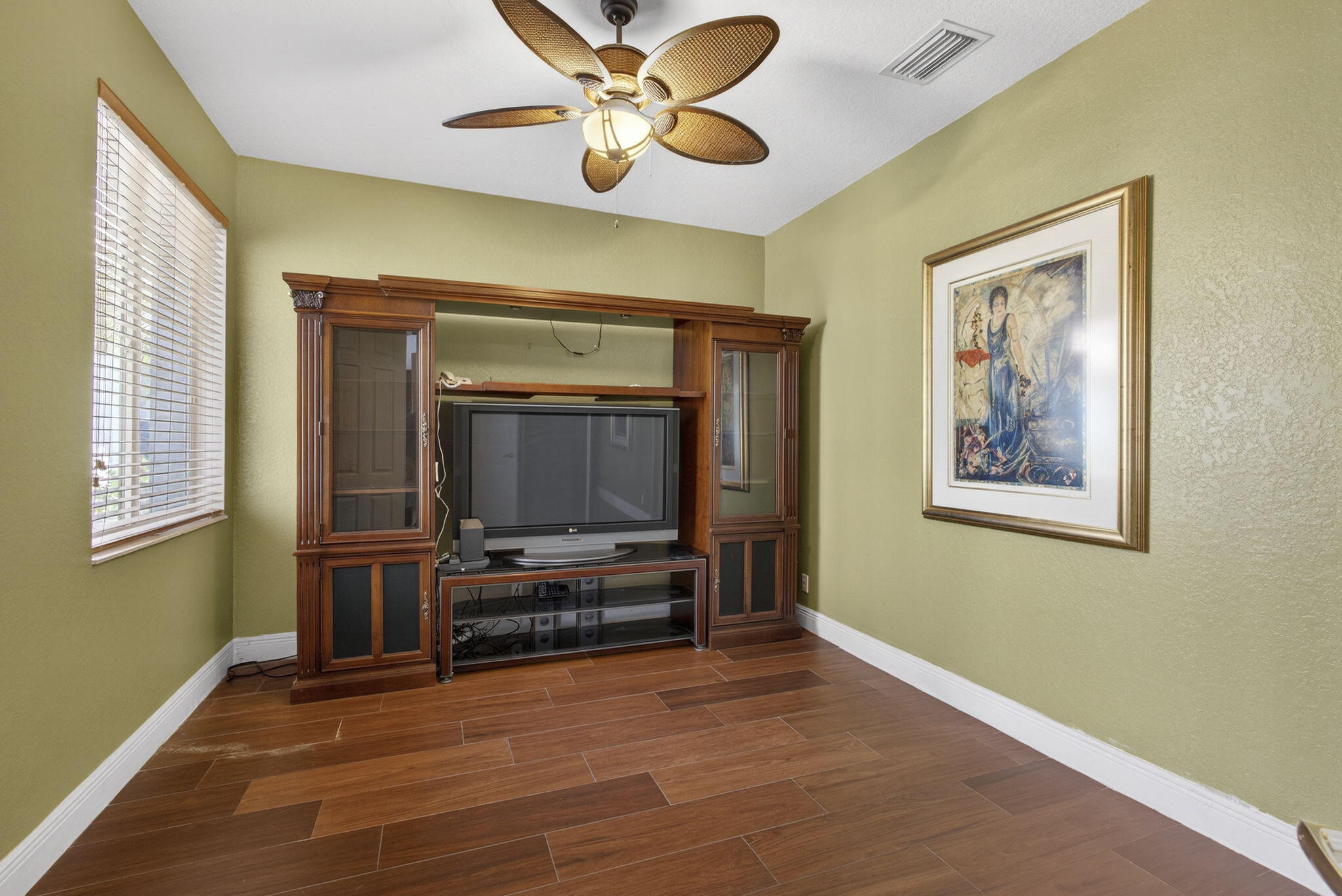 BAYWINDS/PELICAN - Residential