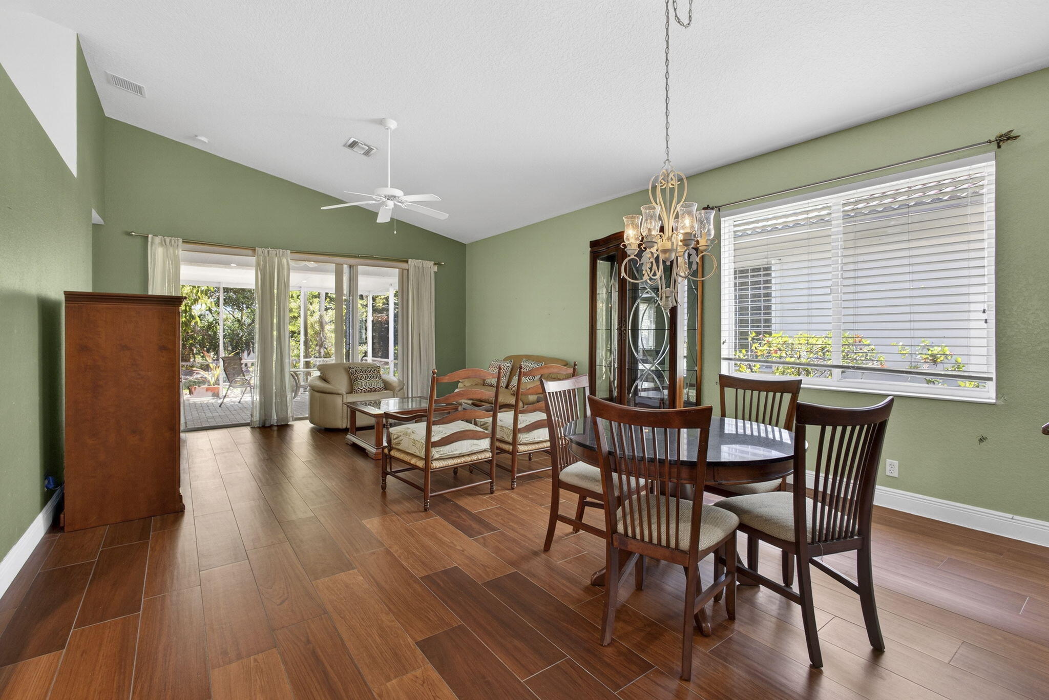 BAYWINDS/PELICAN - Residential