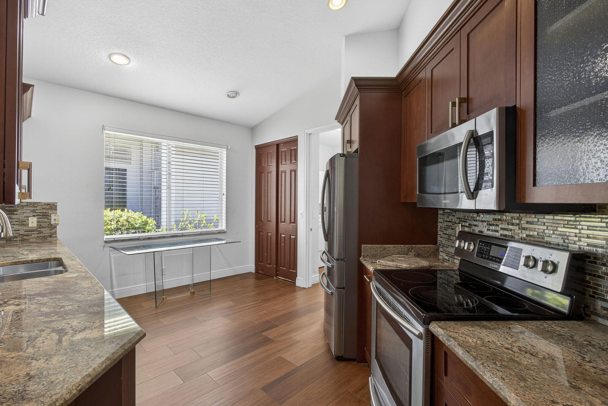 BAYWINDS/PELICAN - Residential