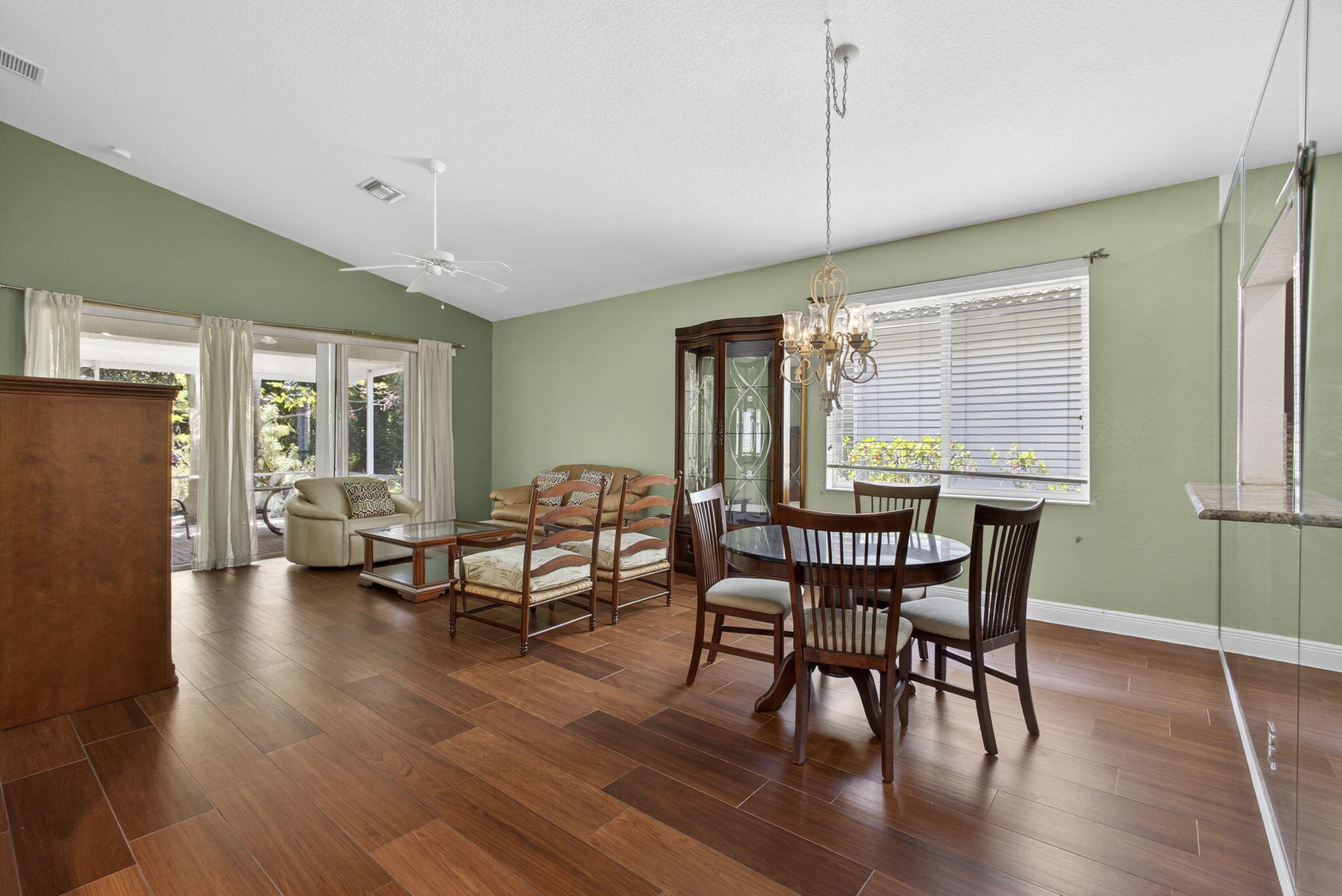 BAYWINDS/PELICAN - Residential