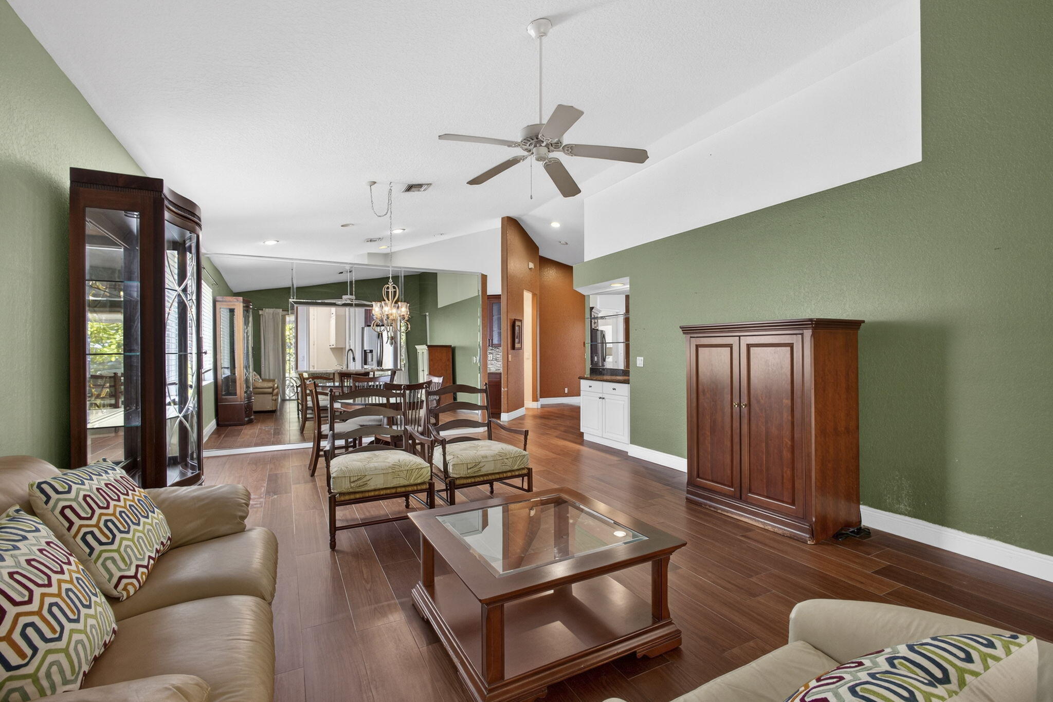 BAYWINDS/PELICAN - Residential