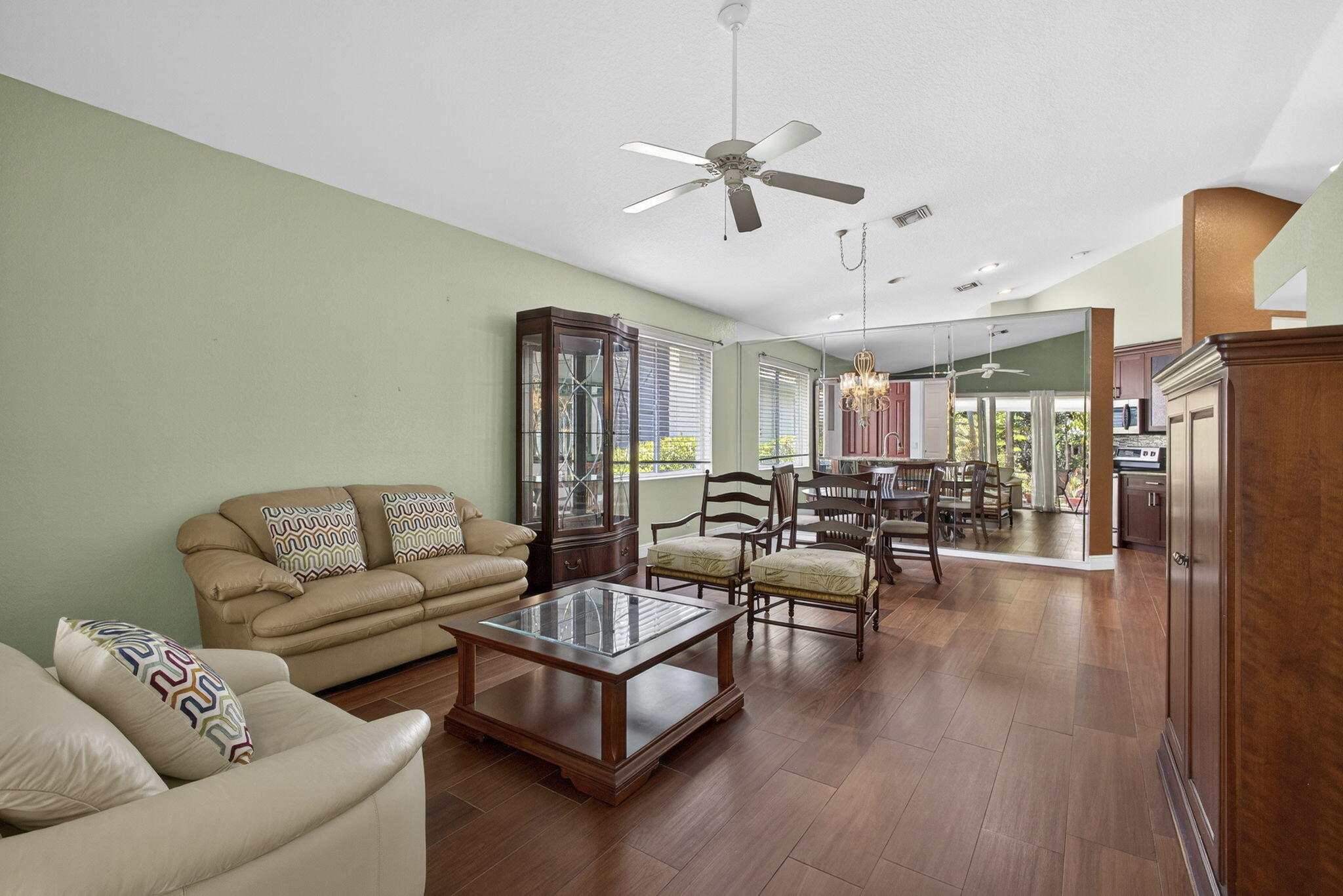 BAYWINDS/PELICAN - Residential