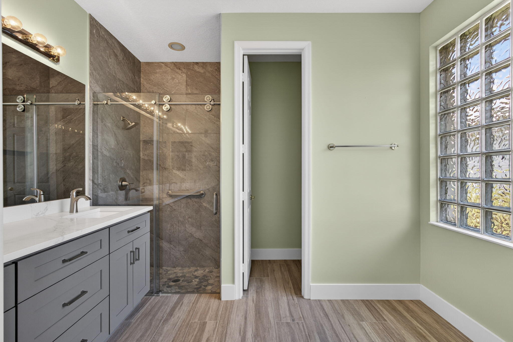 BAYWINDS/PELICAN - Residential