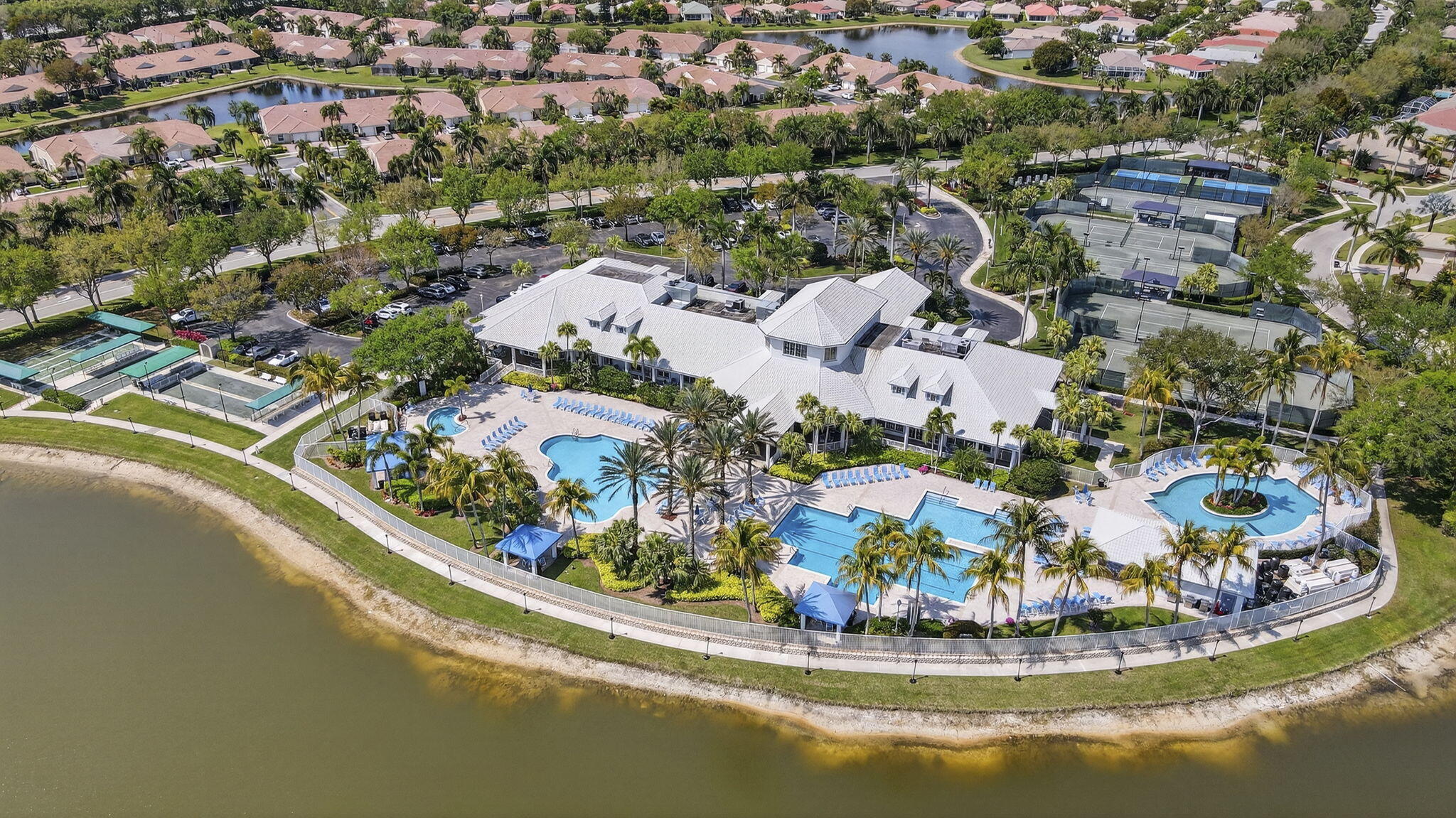 BAYWINDS/PELICAN - Residential