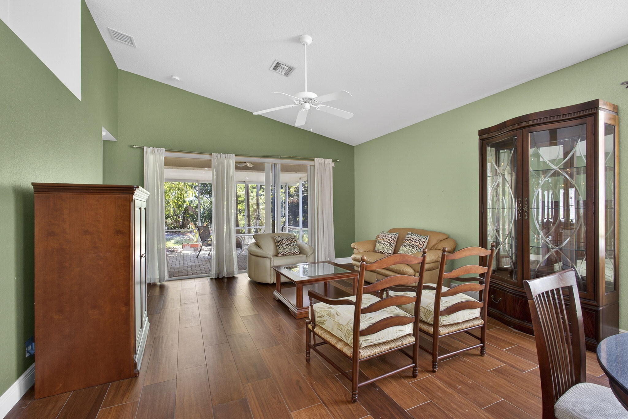 BAYWINDS/PELICAN - Residential