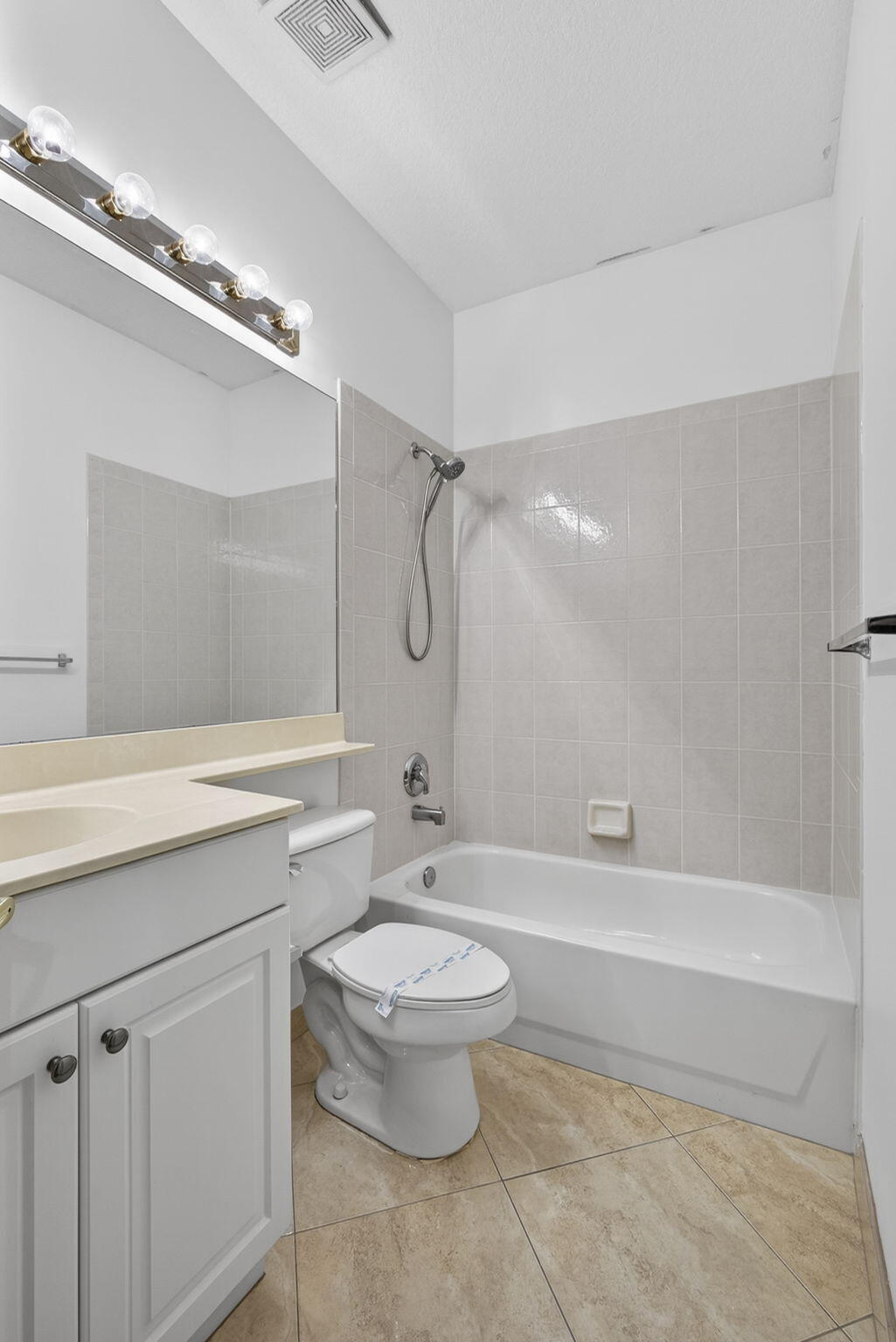 BAYWINDS/PELICAN - Residential