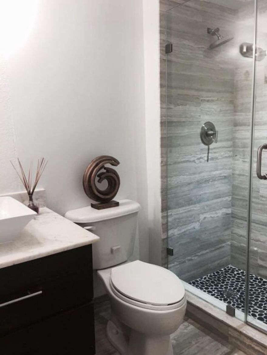 GORGEOUS CONDO TOTALLY REMODELED 2/2,FRESHLY PAINTED,CUSTOM MADE KITCHEN W/GRANITE COUNTERS TOPS,LUXURY BATHROOMS