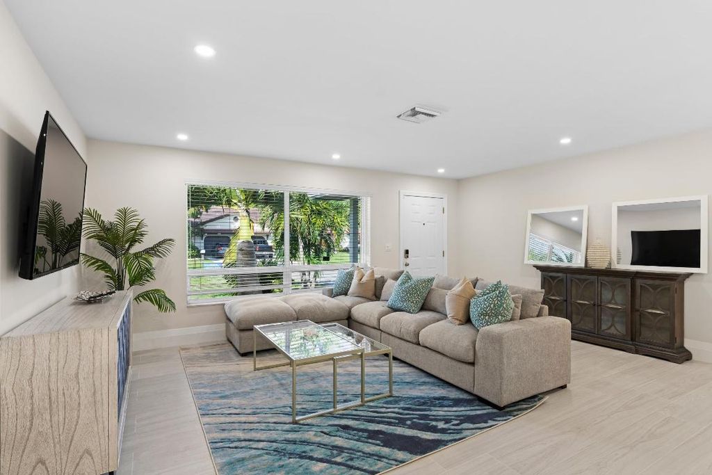 Photo of 440 NE 38th Street, Boca Raton, FL 33431 (MLS # R11158895)