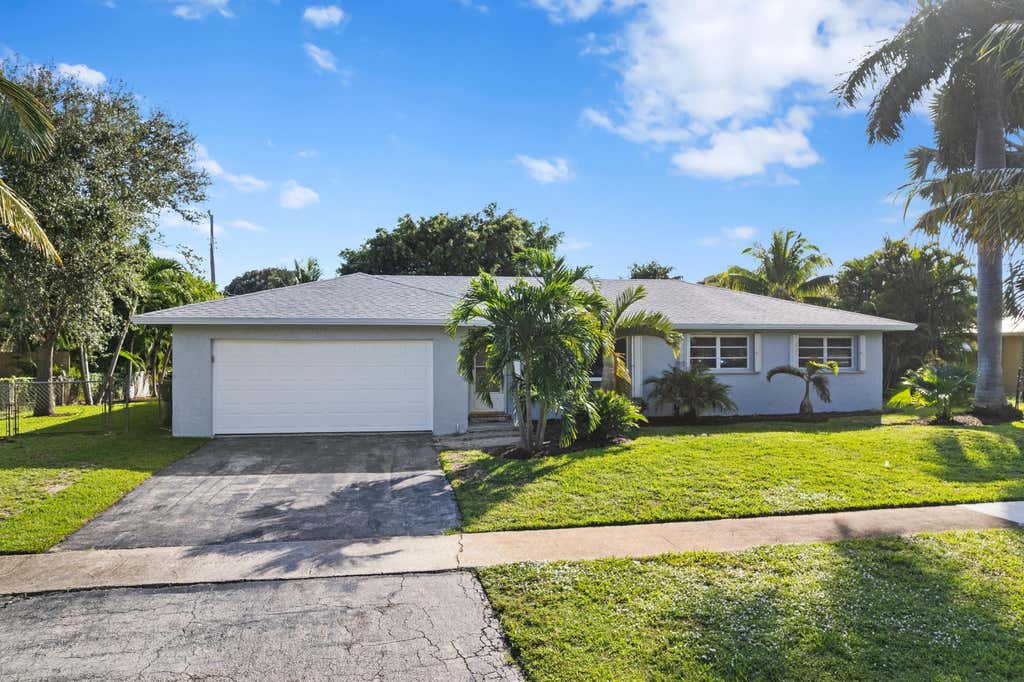 Photo of 440 NE 38th Street, Boca Raton, FL 33431 (MLS # R11158895)