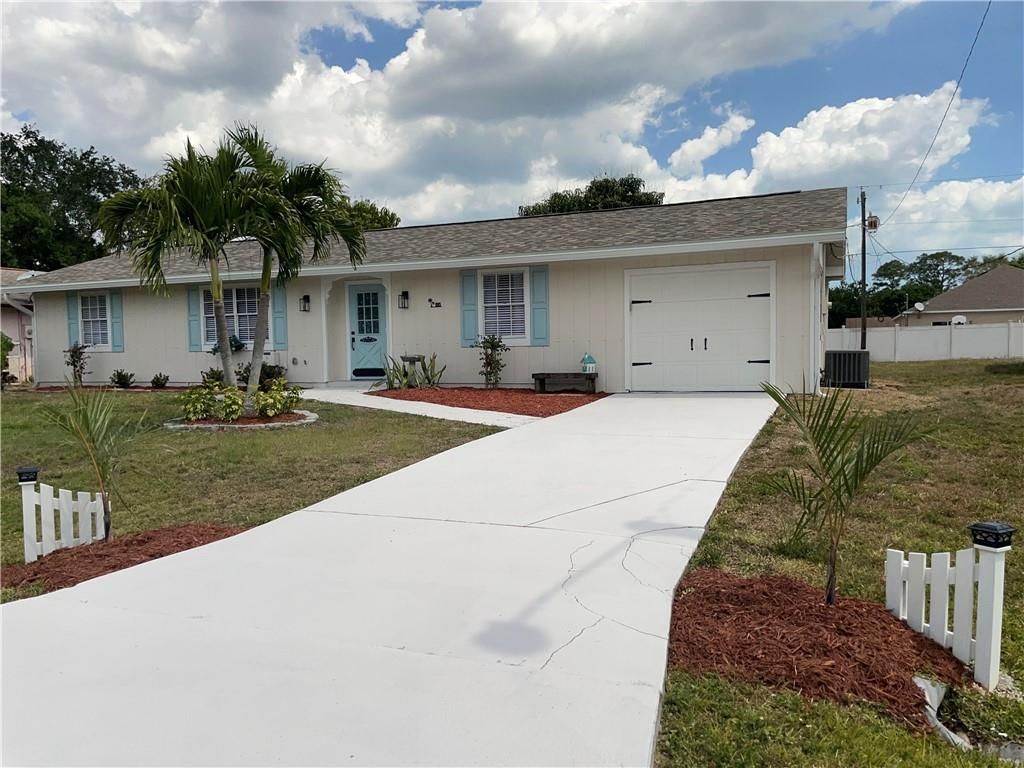 Photo of 885 SE ODonnell Lane, Port St Lucie, FL 34983 (MLS # F10371170)