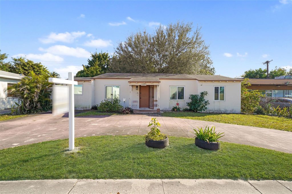 Photo of 2126 Washington Street, Hollywood, FL 33020 (MLS # F10552836)