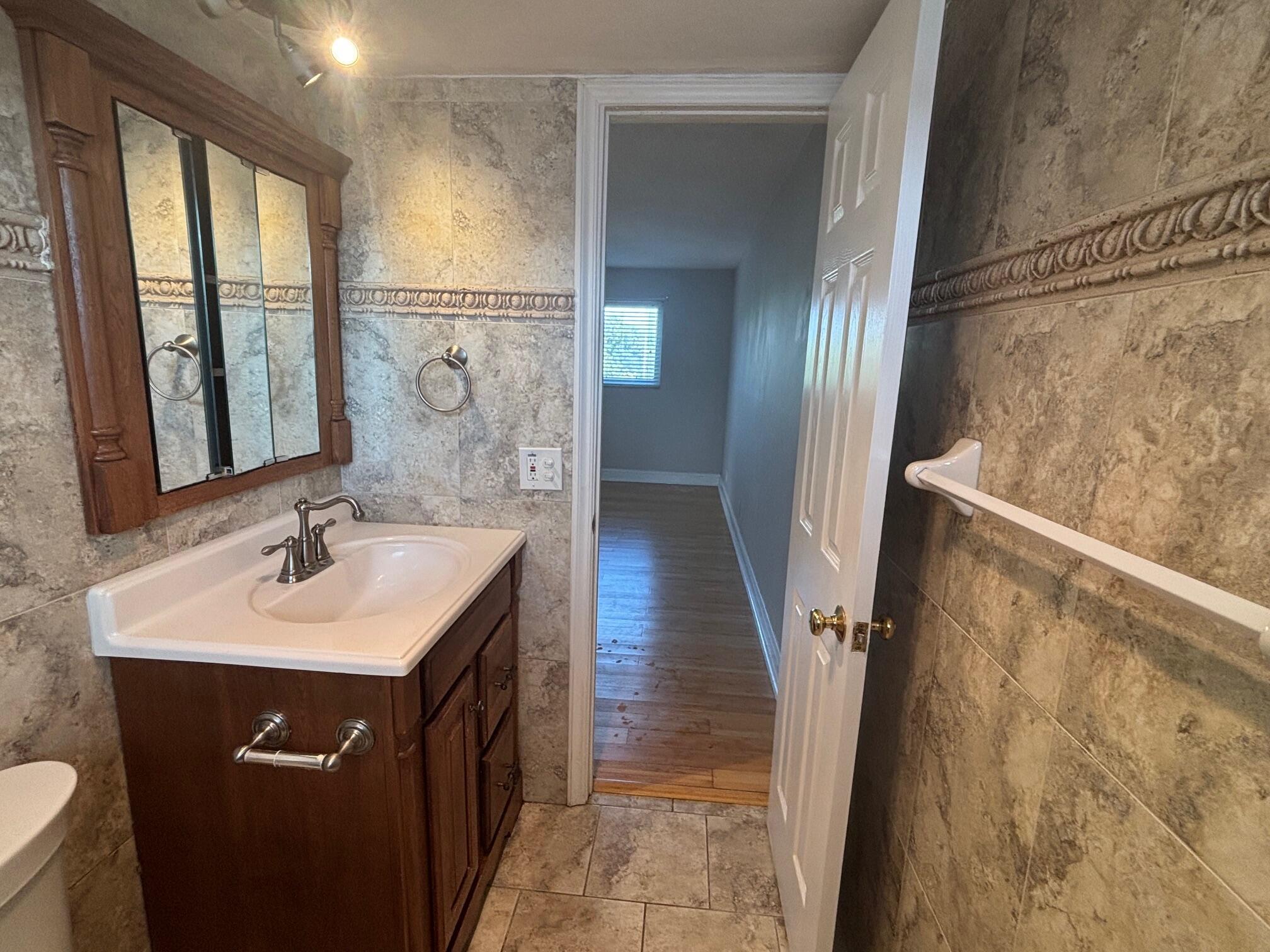 LAKESIDE VILLAGE - Residential Lease