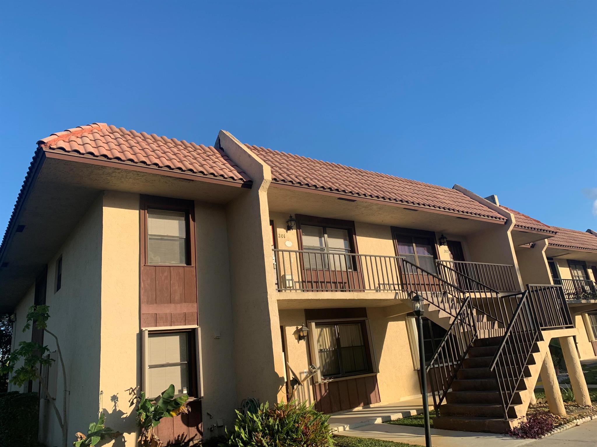 FOREST HILL VILLAS - Residential Lease