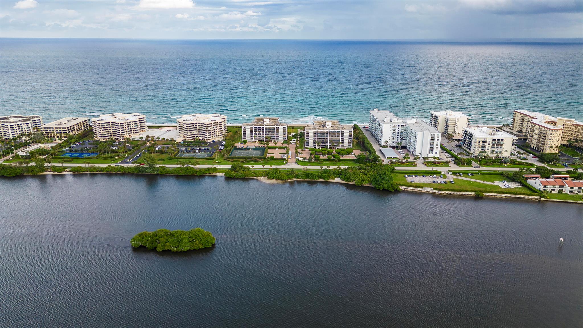 HALCYON OF PALM BEACH - Residential