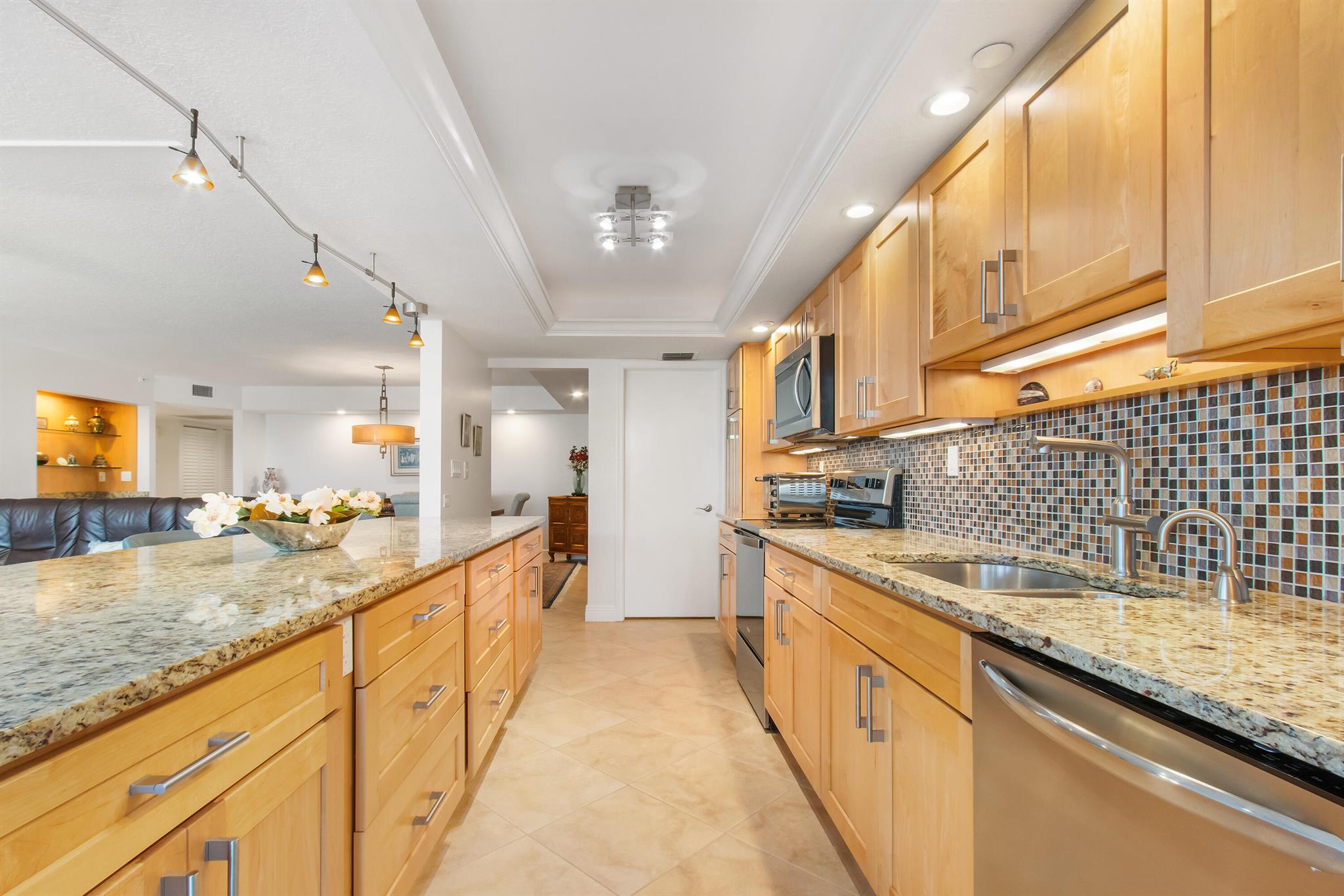 HALCYON OF PALM BEACH - Residential