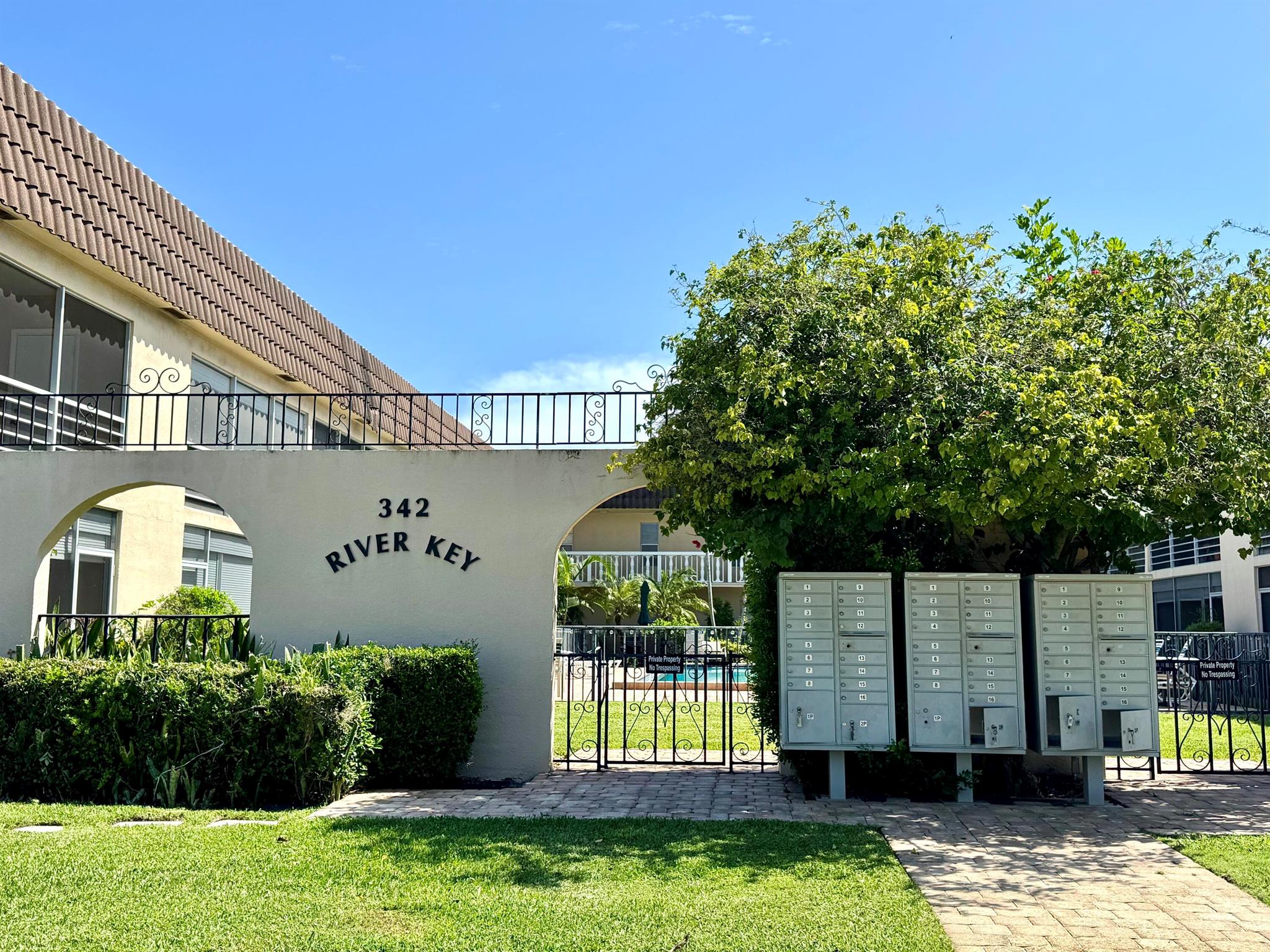 RIVER KEY CONDO - Residential