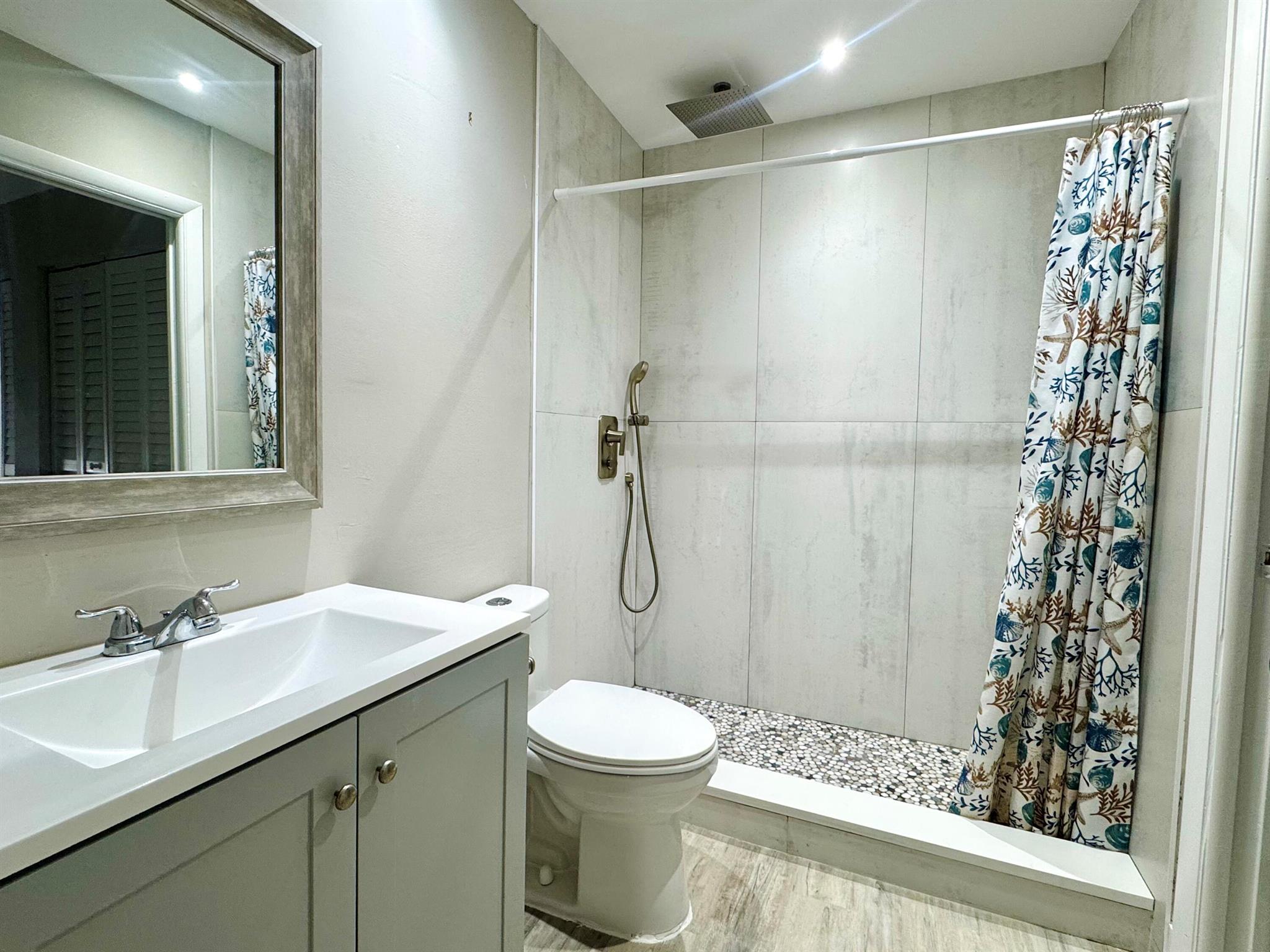RIVER KEY CONDO - Residential