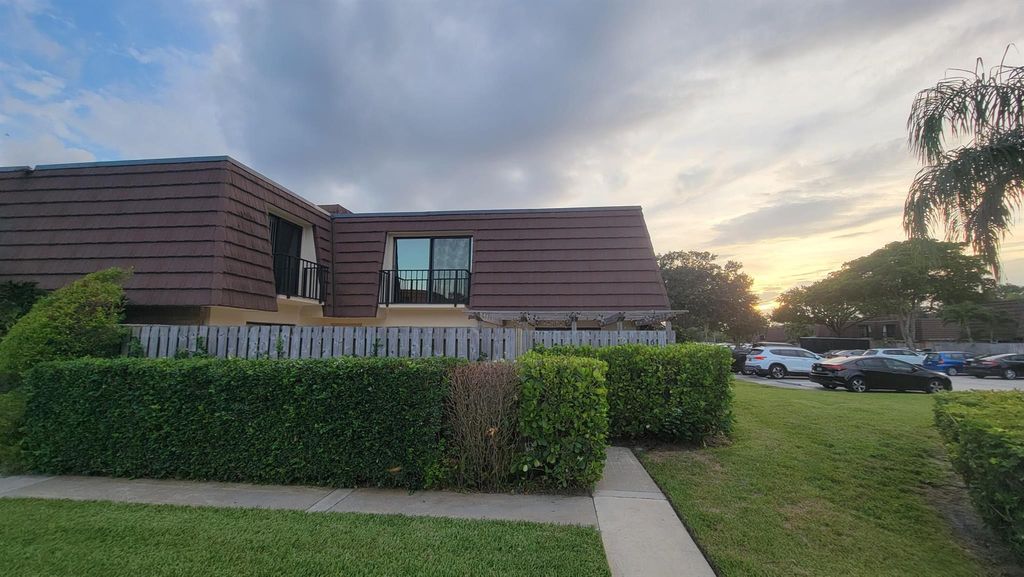 Photo of 606 6th Lane, Palm Beach Gardens, FL 33418 (MLS # R11118720)