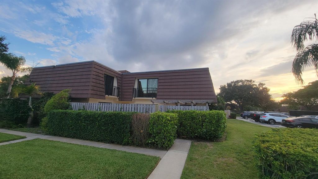 Photo of 606 6th Lane, Palm Beach Gardens, FL 33418 (MLS # R11118720)