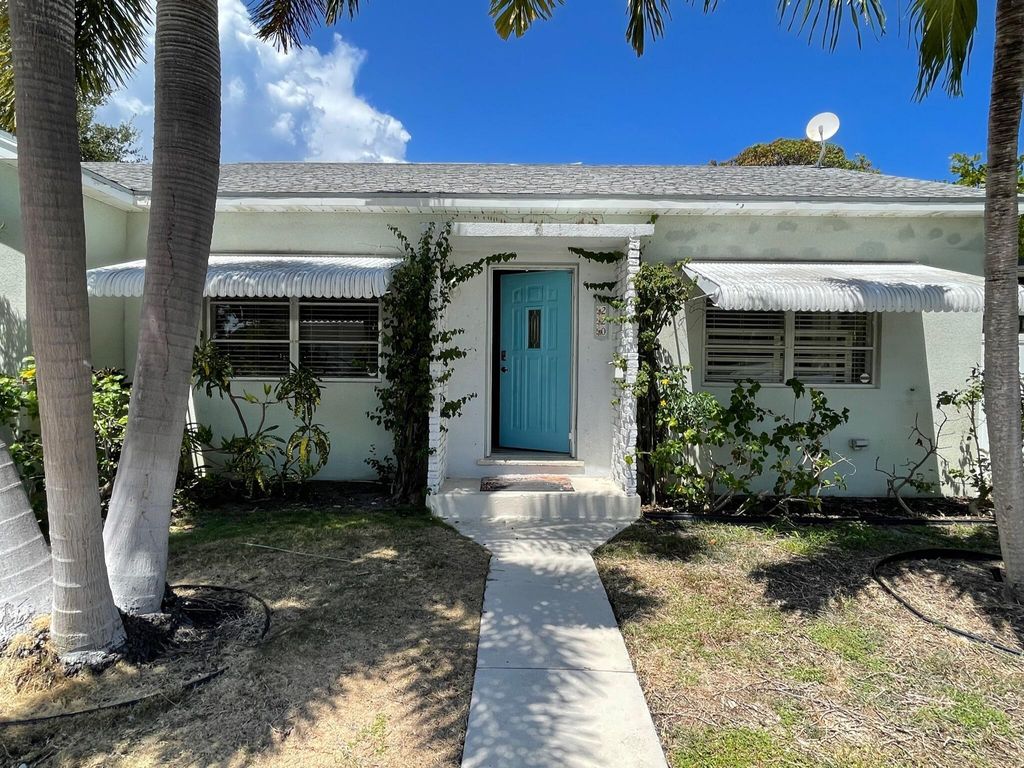 Photo of 220 N 9th Ave Avenue N, Lake Worth Beach, FL 33460 (MLS # B26012089)