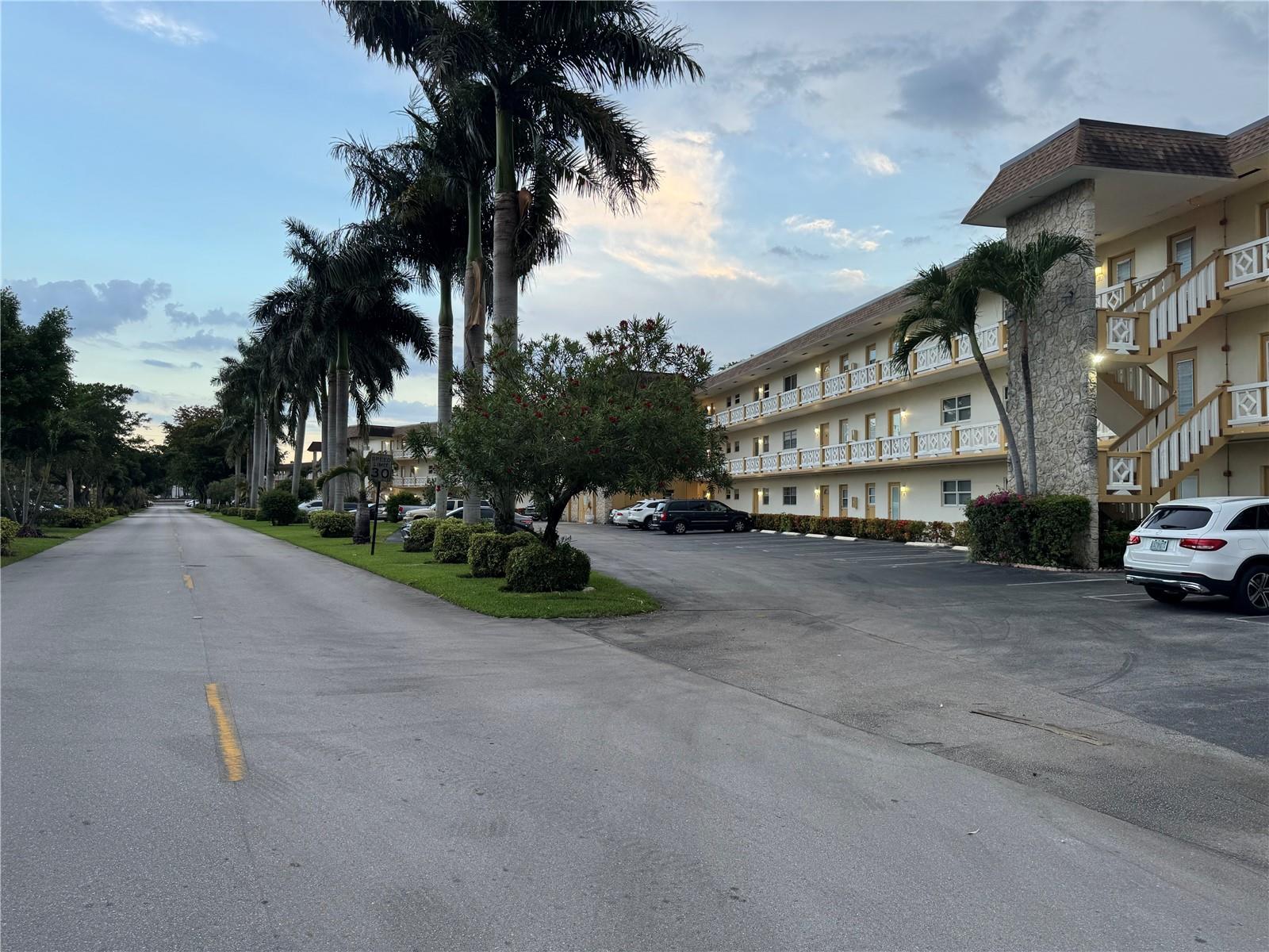 Welcome to your tropical retreat nestled in the heart of Oakland park. A condo right near Florida medical center.
Motivated.