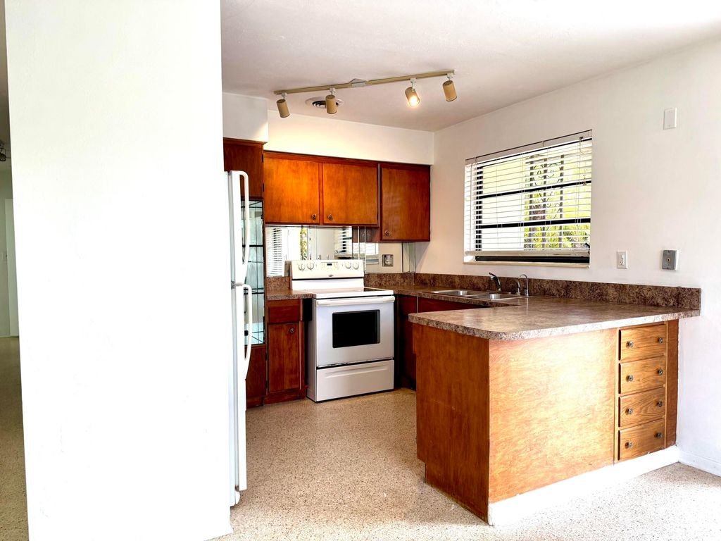 Photo of 1121 NE 16th Terrace, Fort Lauderdale, FL 33304 (MLS # B26016034)