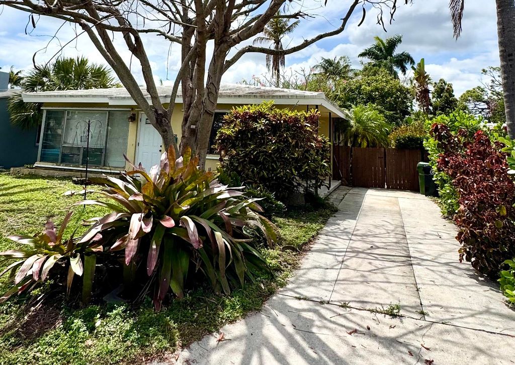 Photo of 1121 NE 16th Terrace, Fort Lauderdale, FL 33304 (MLS # B26016034)