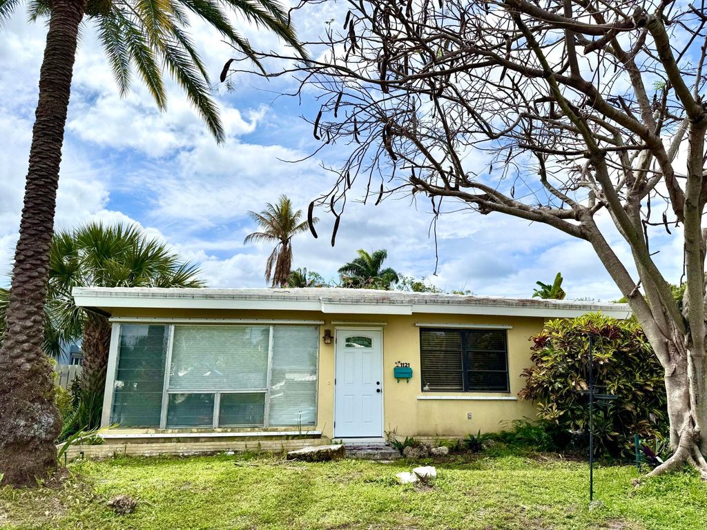 Photo of 1121 NE 16th Terrace, Fort Lauderdale, FL 33304 (MLS # B26016034)