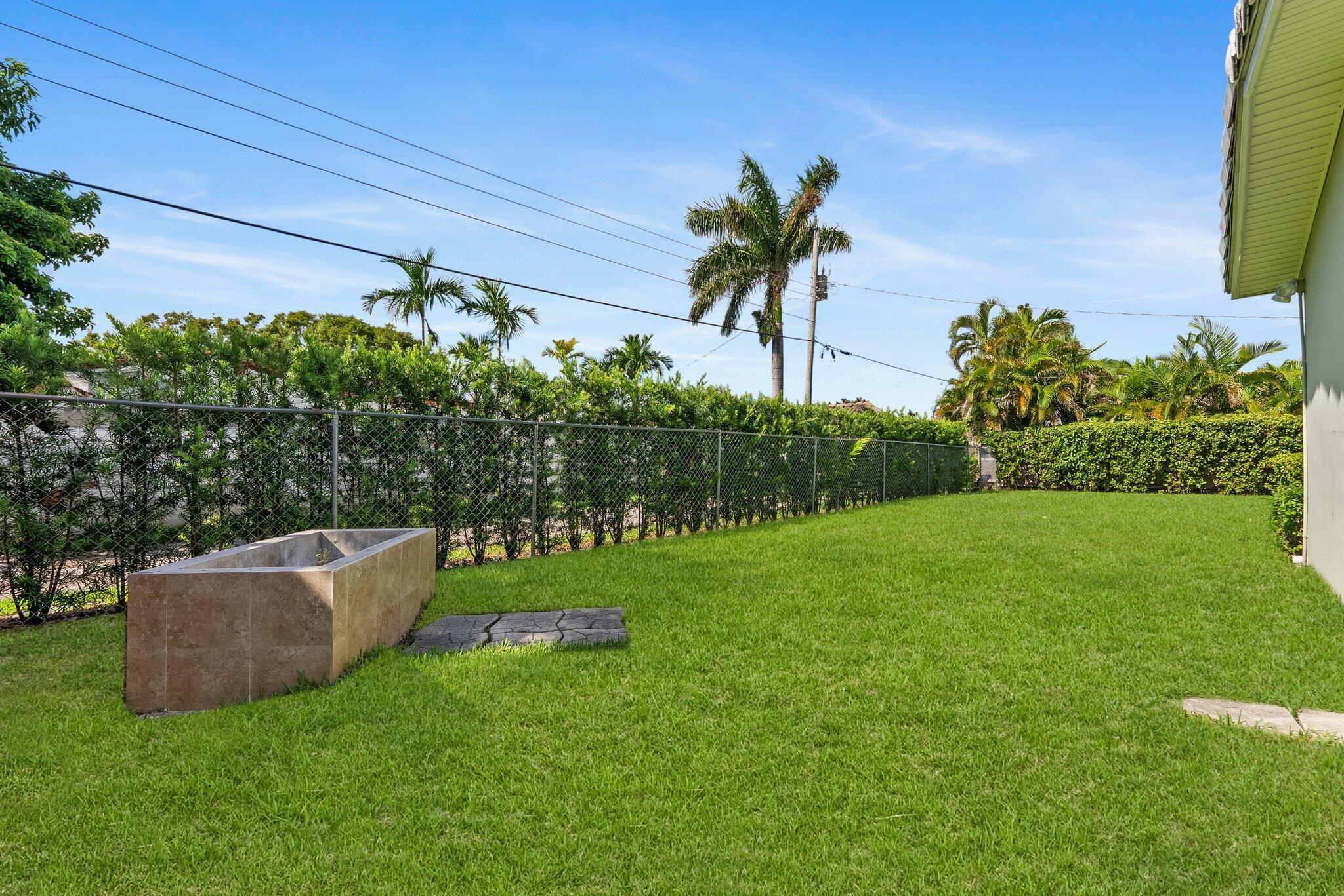 HOLLYWOOD GOLF ESTATES SE - Residential