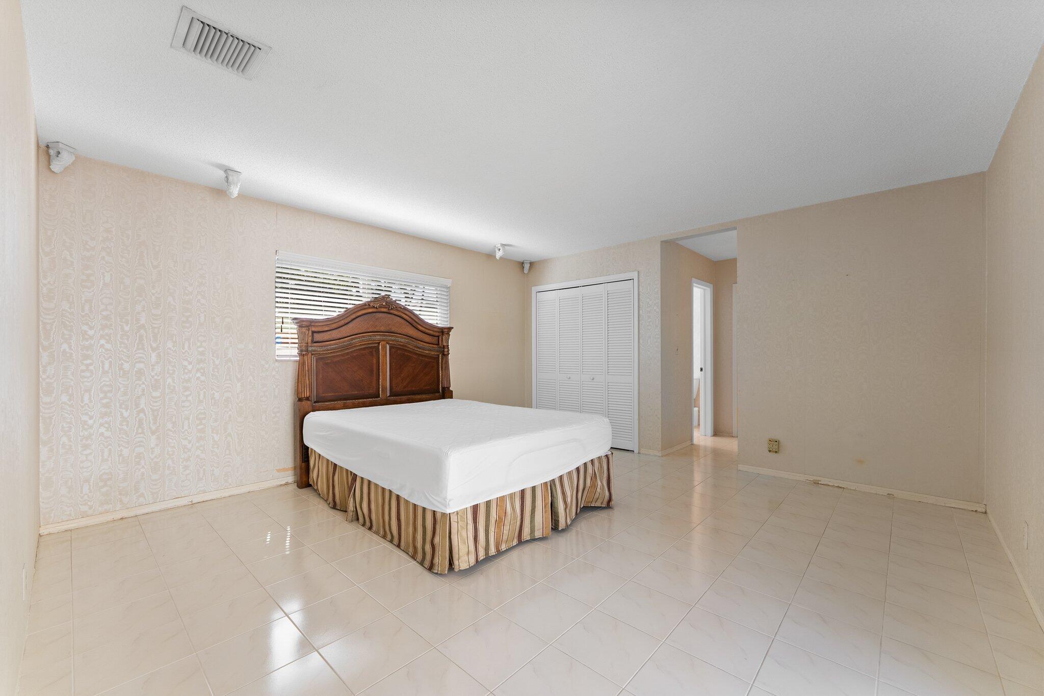 HOLLYWOOD GOLF ESTATES SE - Residential