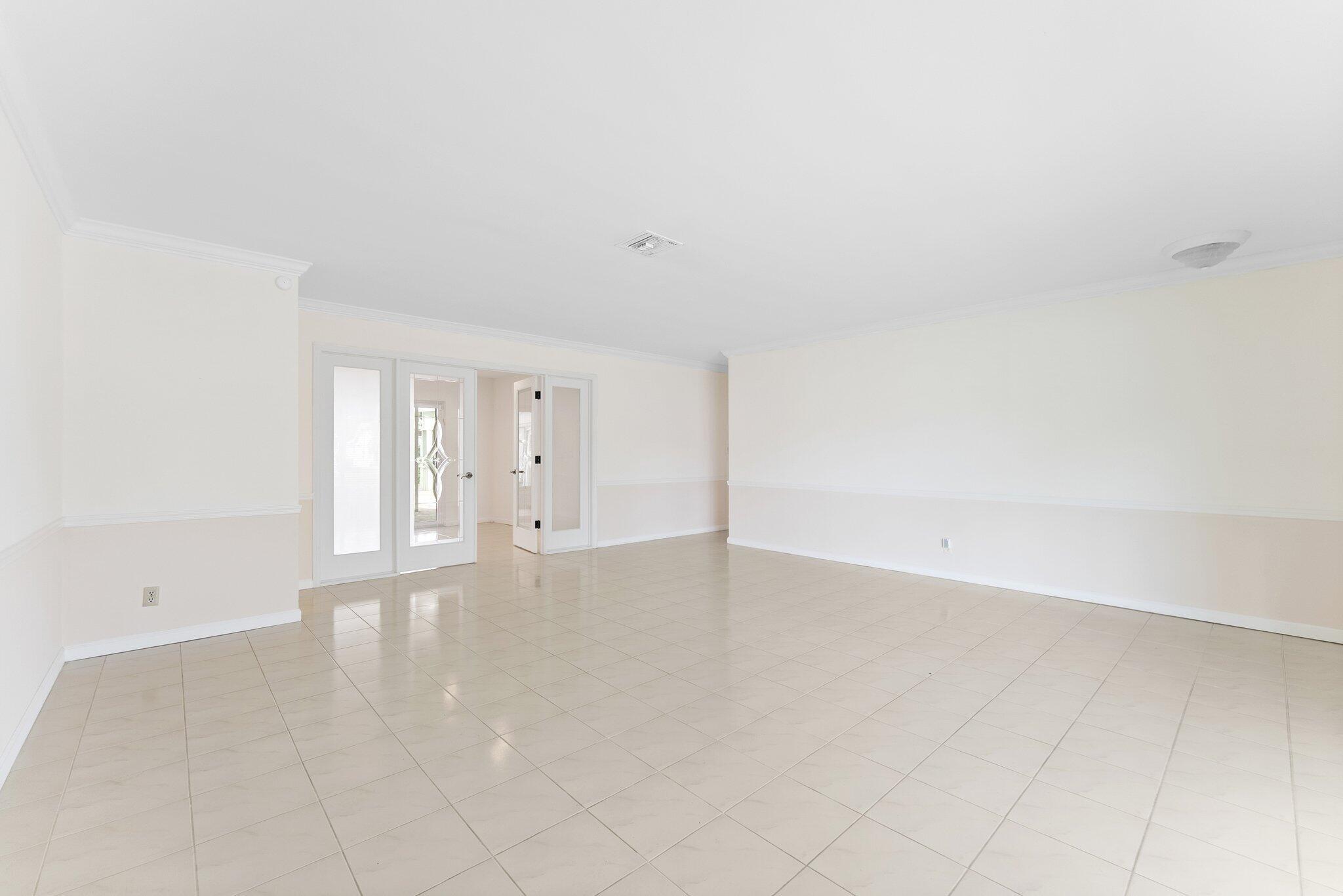 HOLLYWOOD GOLF ESTATES SE - Residential