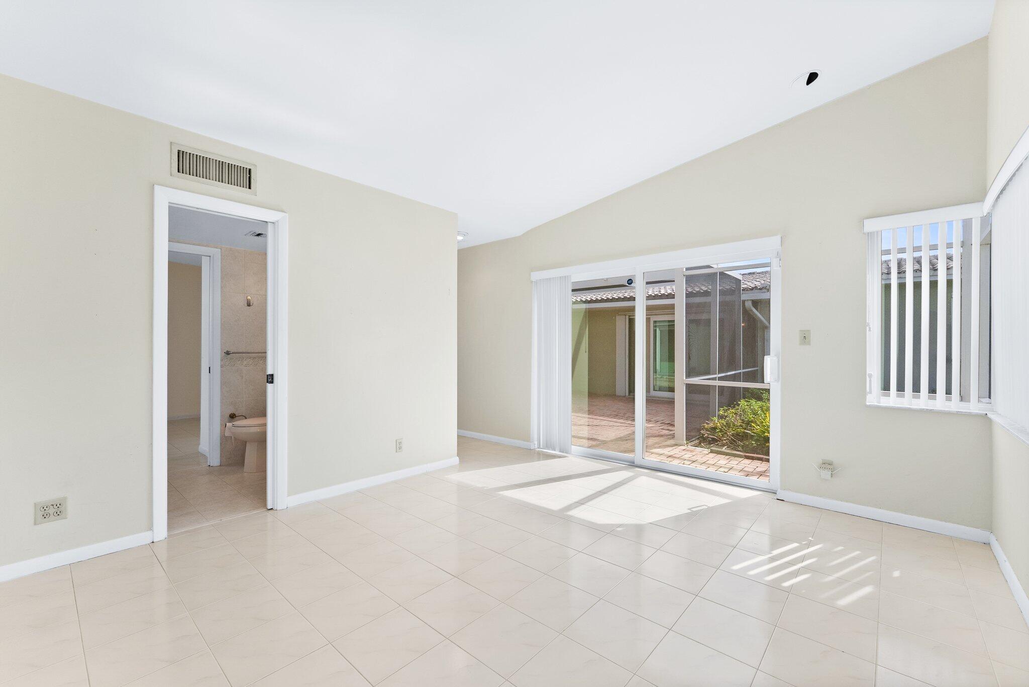 HOLLYWOOD GOLF ESTATES SE - Residential