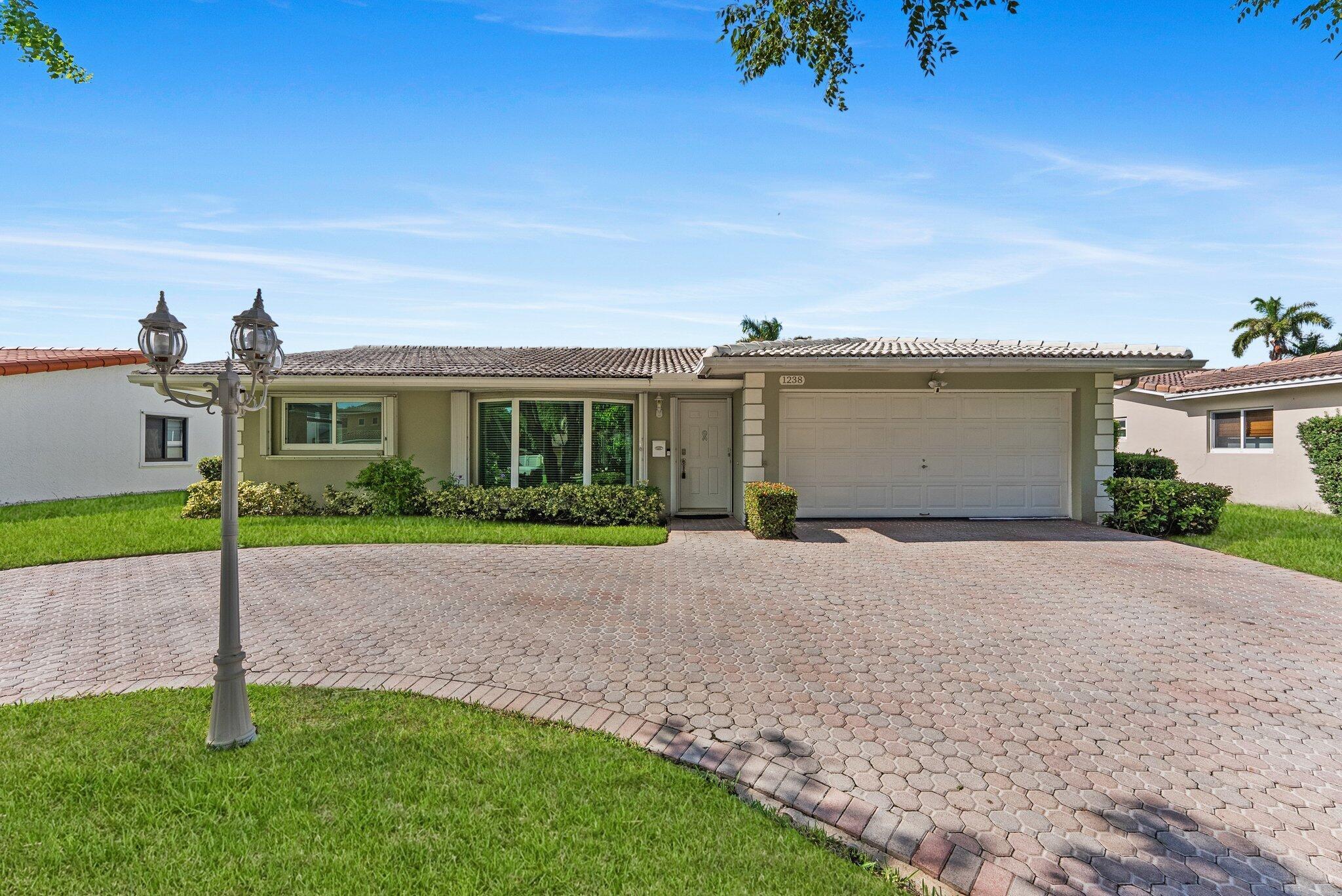 HOLLYWOOD GOLF ESTATES SE - Residential