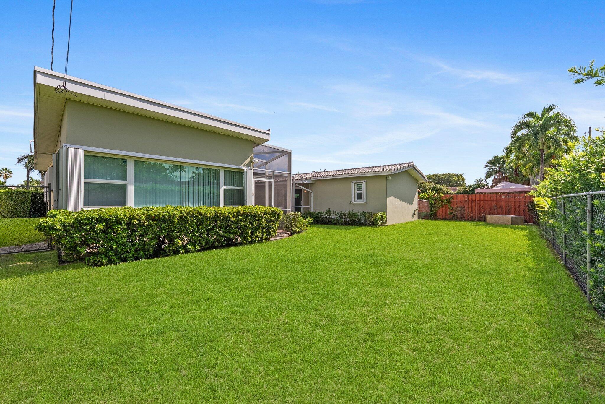 HOLLYWOOD GOLF ESTATES SE - Residential