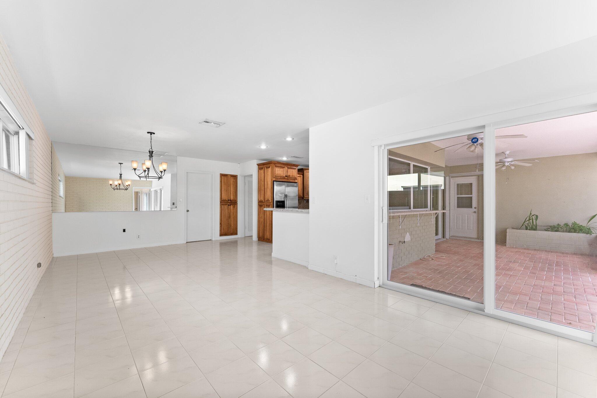 HOLLYWOOD GOLF ESTATES SE - Residential