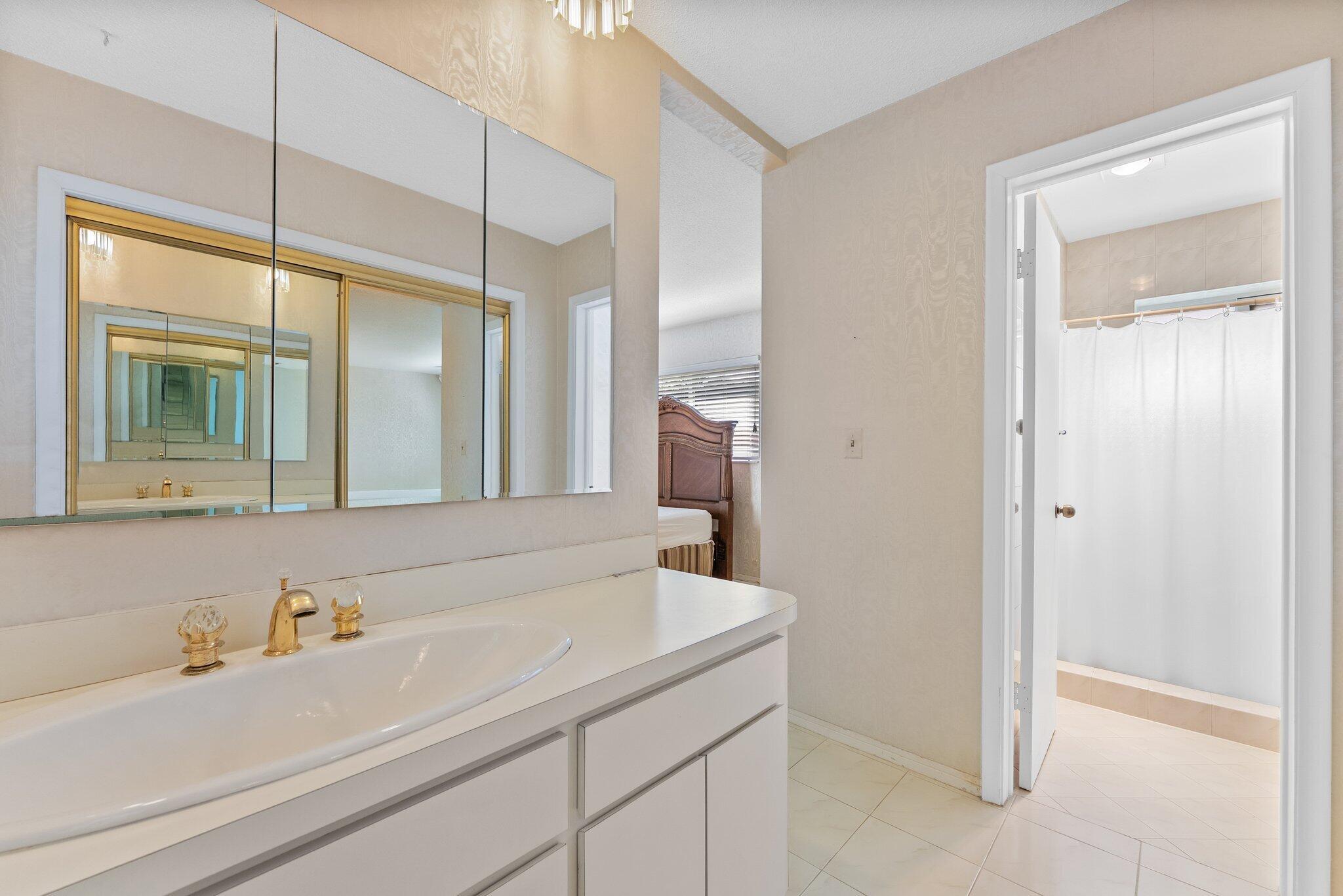 HOLLYWOOD GOLF ESTATES SE - Residential