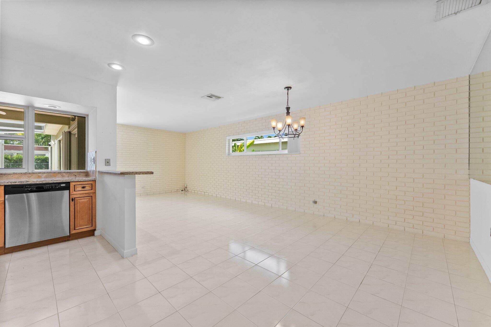 HOLLYWOOD GOLF ESTATES SE - Residential