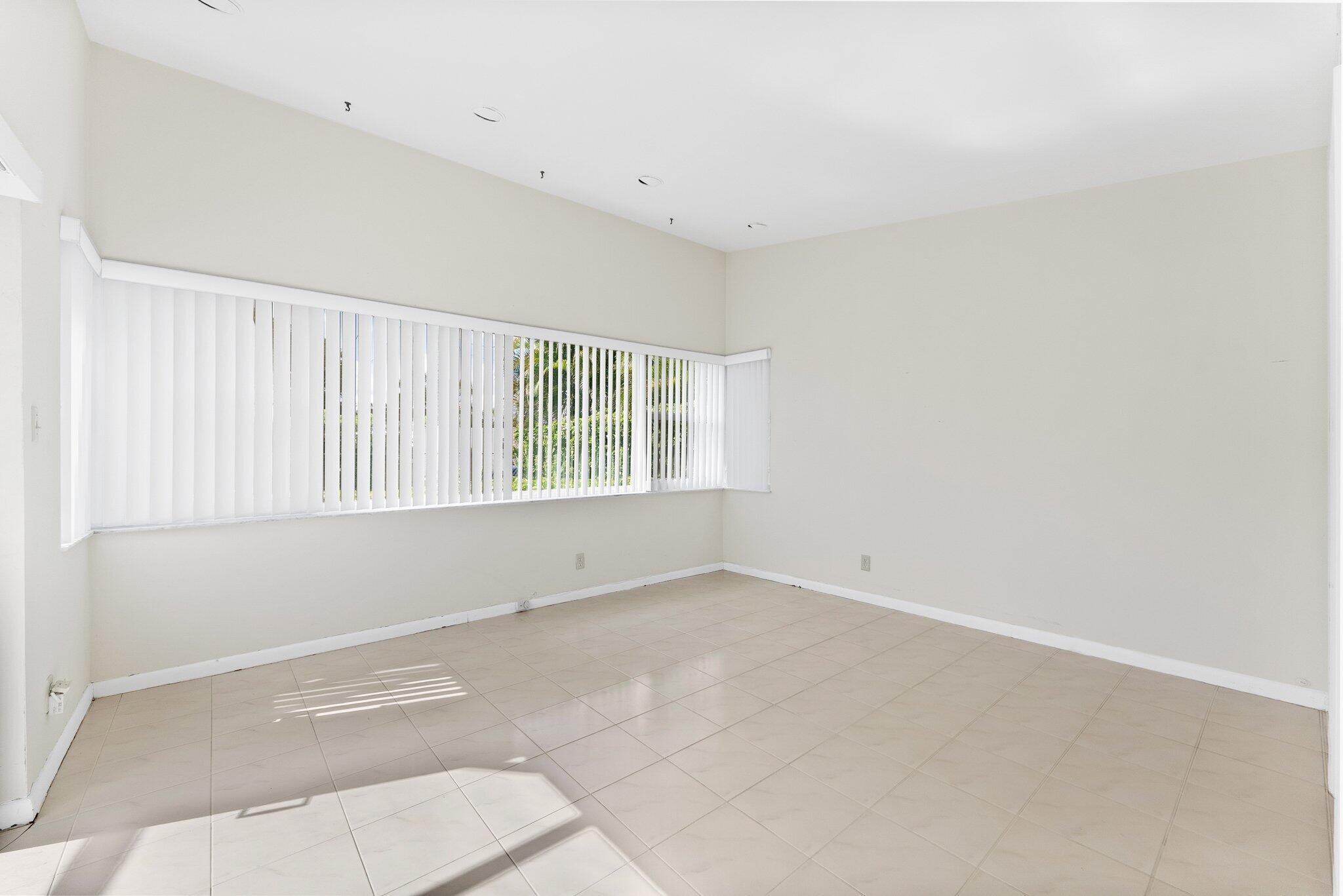 HOLLYWOOD GOLF ESTATES SE - Residential