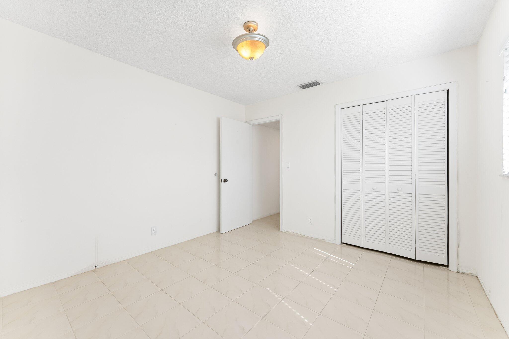 HOLLYWOOD GOLF ESTATES SE - Residential