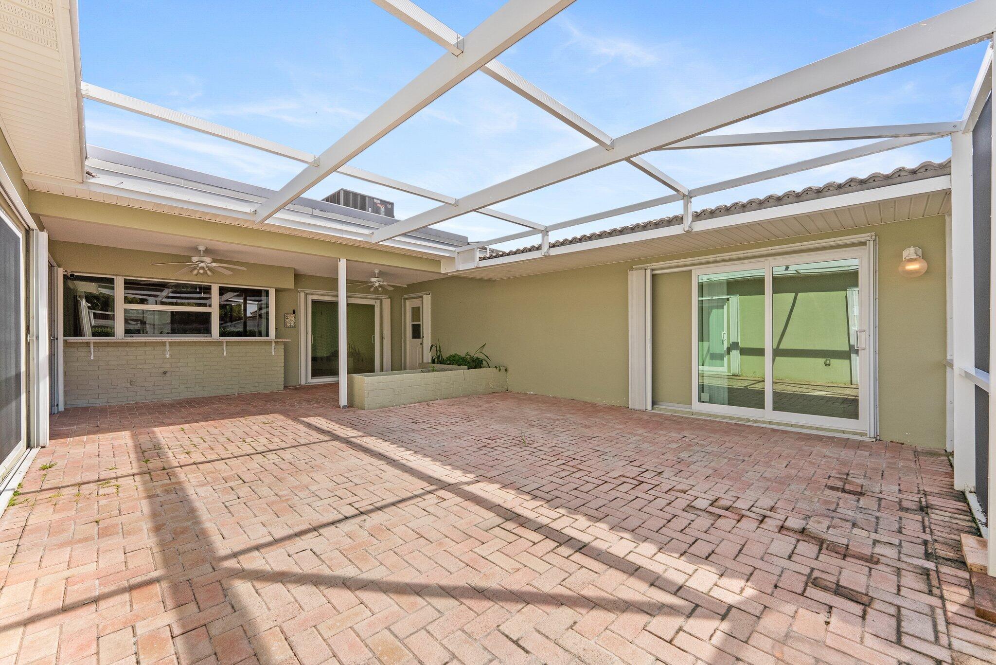 HOLLYWOOD GOLF ESTATES SE - Residential