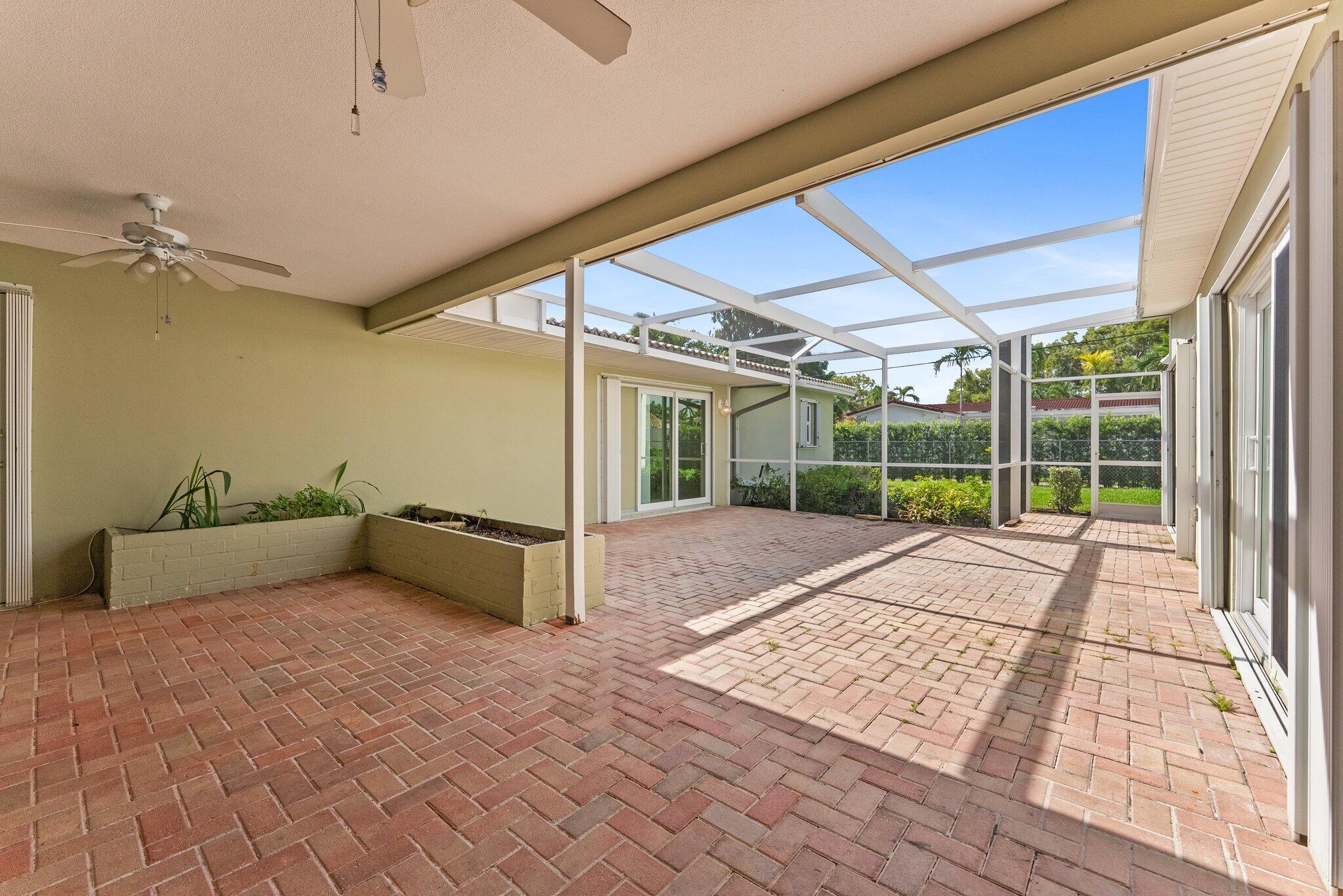 HOLLYWOOD GOLF ESTATES SE - Residential