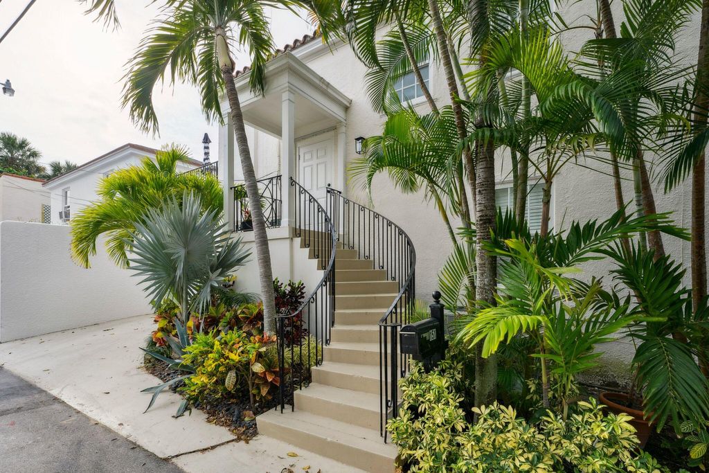 Photo of 151 S County Road #2nd Fl, Palm Beach, FL 33480 (MLS # R11072619)