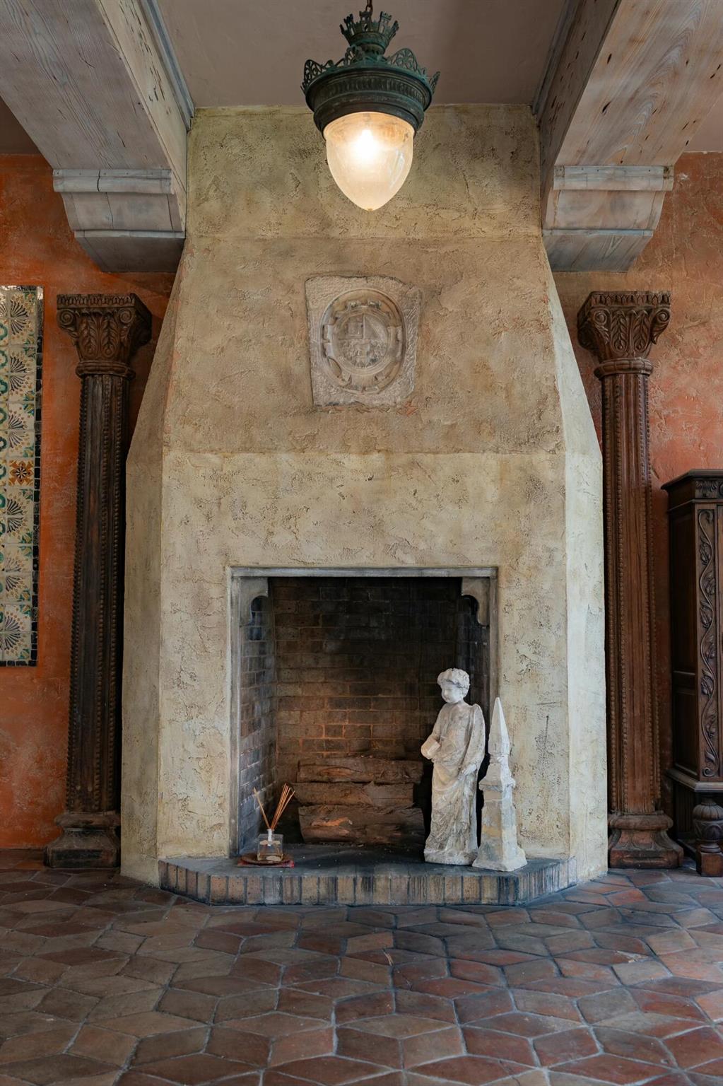 WARDEN HOUSE CONDO - Residential