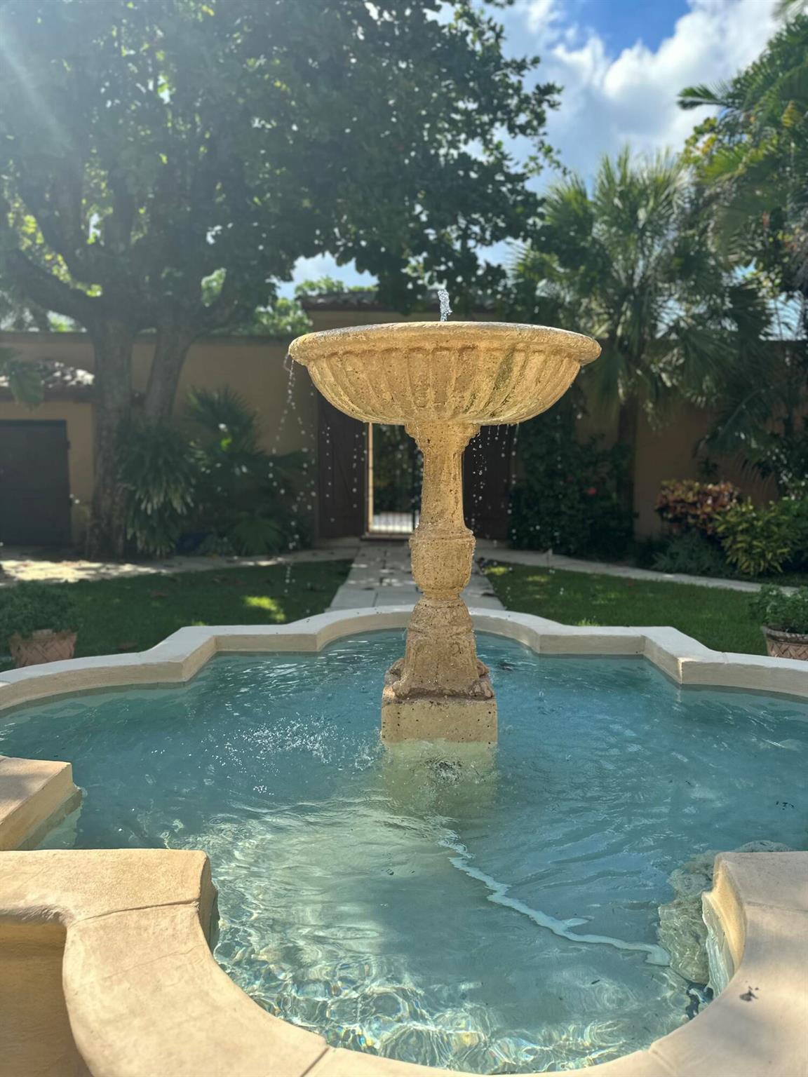 WARDEN HOUSE CONDO - Residential