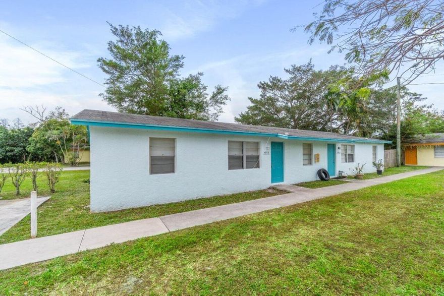 NEWLY RENOVATED - MASSIVE PRIVATE FENCED IN BACK YARD - GREAT LOCATION - NO HOA! This spacious 3 bedroom villa is nicely located just 4.5 miles from Lake Worth Beach! Close to churches and great schools, and a short drive to downtown West Palm Beach, Palm Beach International Airport and Palm Beach Proper! This unit has tile floors, spacious bedrooms, good closet space and an abundance of natural light. The community is very quiet and being improved continuously. This is an extremely versatile space with plenty of parking and a massive private, fenced in yard.