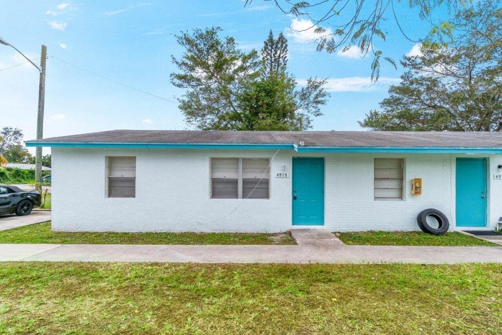 Photo of 4915 Gulfstream Road, Lake Worth, FL 33460 (MLS # R11155551)