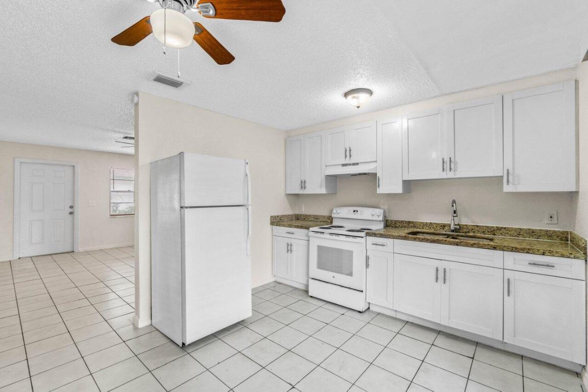 Gulfstream Apartments - Residential Lease